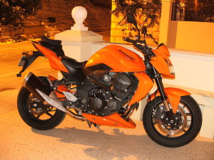 800px-2008_Kawasaki_Z750_ABS_Orange