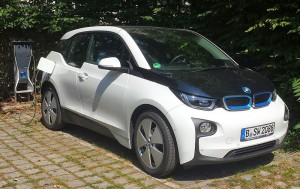 White_BMW_i3_with_charging_station
